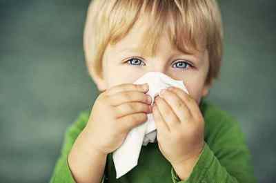 Алергічний нежить (риніт) у дітей: лікування, симптоми, якщо соплі супроводжуються кашлем
