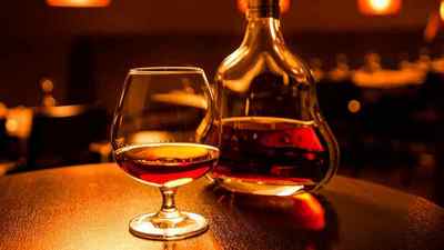 Алкоголь при подагрі: чи можна при подагрі пити горілку, як поєднувати і який алкоголь можна, пиво і червоне вино при подагрі | Ревматолог