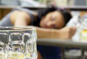 Алкогольний абстинентний синдром: причини, симптоми, лікування