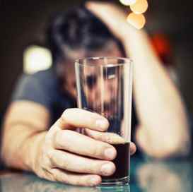 Алкогольний психоз: причини, симптоми, лікування
