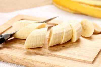 Банани при гастриті: за яких формах корисні, рецепти страв та коктейлів