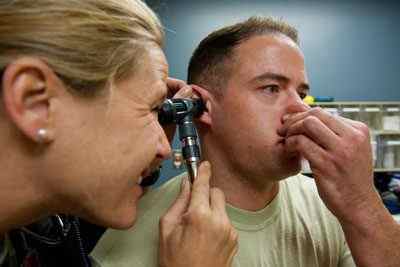 Баротравма вуха: симптоми і лікування