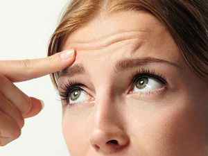 Біль над оком в області брови при натисканні, чому болить