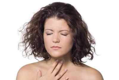 Біль в горлі і грудній клітці: які захворювання викликають біль в грудній клітці, що віддає в горло, в чому небезпека цих симптомів