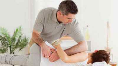 Болі в спині в області попереку у жінок і чоловіків: причини і лікування в домашніх умовах, ніж лікувати і до якого лікаря звернутися | Ревматолог