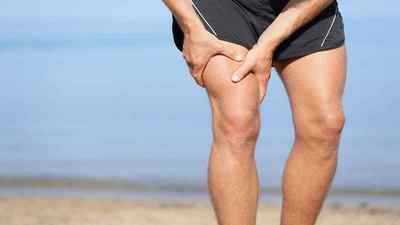 Болить нога від коліна до стегна: тягне мяз від сідниці до коліна ззаду, ниє права нога і віддає в стегно, прострілює | Ревматолог