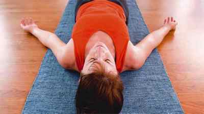 Болить спина в положенні лежачи: чому коли лежиш на животі болить поперек, як правильно спати щоб не боліла спина | Ревматолог