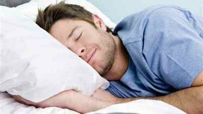Чи корисно спати на жорсткому підлозі або матраці: в якому становищі краще спати і як правильно спати на спині на дошці | Ревматолог