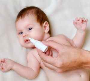 Чи можна капати в ніс грудне молоко від нежиті у немовлят