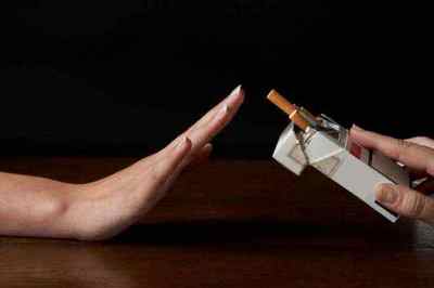 Чи можна курити при ангіні (тонзиліті), чим небезпечне куріння
