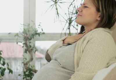 Чим лікувати горло при вагітності?