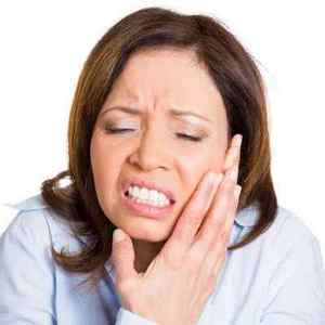 Чому після видалення зуба мудрості болить вухо