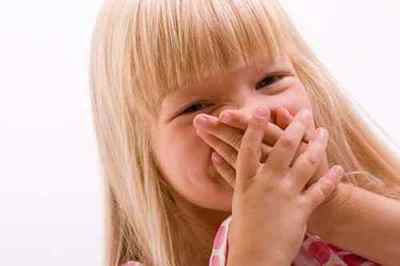 Чому у дитини пахне з рота - зясовуємо причини і як усунути