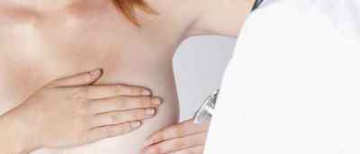 Чорні точки на грудях у жінок: як позбутися?
