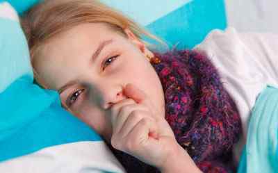 Дитина кашляє вранці після сну: причини і лікування