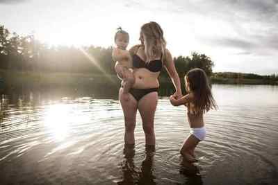 Фотографи вирішили показати світу справжню красу материнства