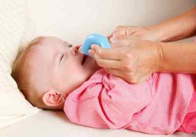 Фізрозчин для промивання носа новонародженому: як промивати, скільки разів в день, чи можна, інструкція