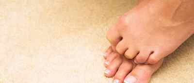 Грибок між пальцями ніг: симптоми і лікування