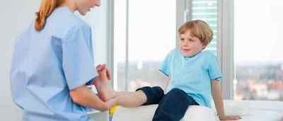 Грибок на ногах у дитини: симптоми і лікування