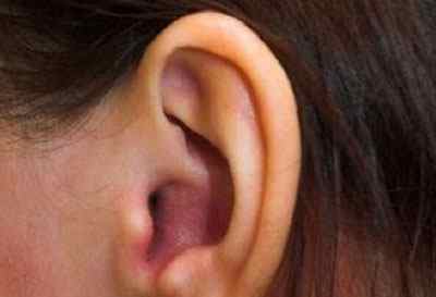 Грибок в вухах у людини: симптоми і лікування
