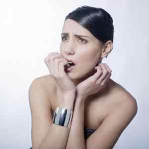 Хрумтить щелепу при відкриванні рота і жуванні в вилицях: чому і що робити | Ревматолог