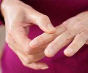 Клацали палець (стенозуючий лігаментит) на руці: лікування без операції в домашніх умовах народними зас | Ревматолог