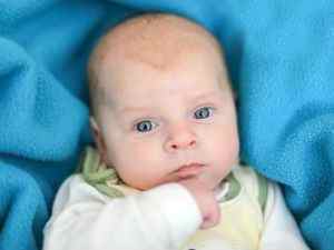 Коли змінюється колір очей у новонароджених дітей, у скільки місяців змінюється у немовлят