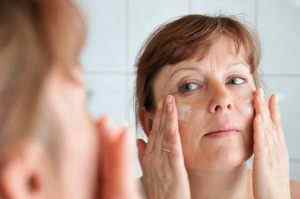 Короста на обличчі: фото, симптоми, методи лікування
