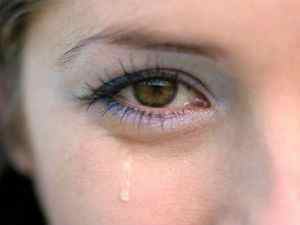 Краплі від сльозоточивості очей: що робити, якщо сльозяться очі, причини і лікування, відгуки