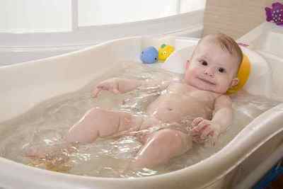 Купати дитину при нежиті: чи можна купати малюка