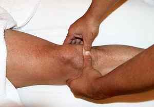 Масаж колінного суглоба при артрозі в домашніх умовах: самомасаж плечового суглоба, чи можна робити при гонартрозе | Ревматолог