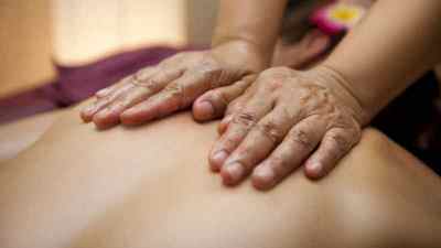 Масаж спини при сколіозі в домашніх умовах: як робити, техніка масажу при викривленні у дітей і дорослих, 1 і 2 ступеня | Ревматолог
