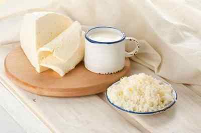 Молоко при гастриті з підвищеною кислотністю: користь, як краще застосовувати