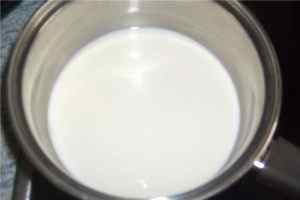 Молоко з родзинками для потенції: користь і застосування