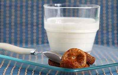 Молоко з содою від кашлю: рецепт приготування і застосування