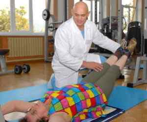Муслім Джамалдінов: плечолопатковий періартрит і артроз колінного суглоба, все заняття для літніх | Ревматолог