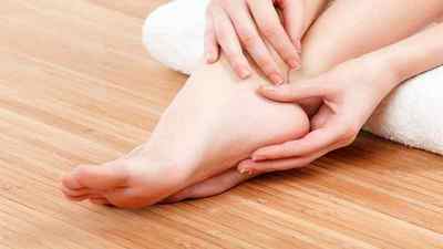 Набряк стопи ноги: причини чому опухають ноги в ступнях і лікування, що робити якщо сильно болить підошва | Ревматолог