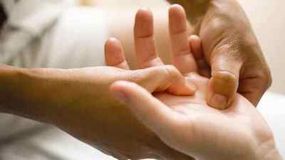 Нарости на суглобах пальців рук: причини і лікування шишки на суглобі народними засобами, як прибрати підшкірний наріст | Ревматолог
