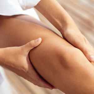 Німіє нога від стегна до коліна: причини оніміння вище колін, чому німіє шкіра на нозі при грижі хребта, як зняти оніміння | Ревматолог