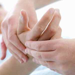 Німіють мізинці: причини і лікування оніміння пальця на лівій і правій руці, від чого вночі уві сні зводить безіменний на обох руках | Ревматолог