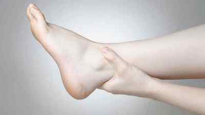 Опух суглоб на щиколотці: що робити якщо набряк в нозі біля щиколотки і болять звязки | Ревматолог