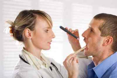 Опухла гланди: що робити і чим лікувати опухлі мигдалини