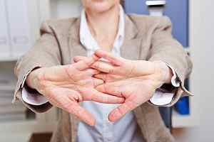 Поліартрит пальців рук: симптоми і лікування народними засобами, медикаментозне лікування препаратами | Ревматолог