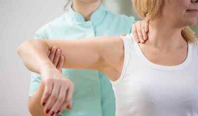 Поліартрит плечового суглоба: симптоми і лікування народними засобами, причини і масаж | Ревматолог