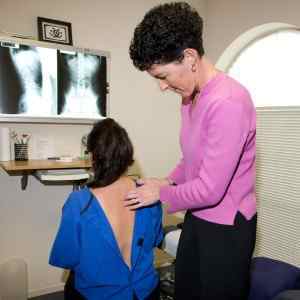 Поширений остеохондроз хребта: симптоми і лікування, лікувальна гімнастика і великий остеохондроз грудного відділу | Ревматолог