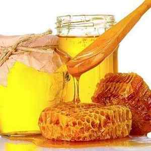 Позбавляємося від зморшок за допомогою меду: рецепти ефективних масок для обличчя