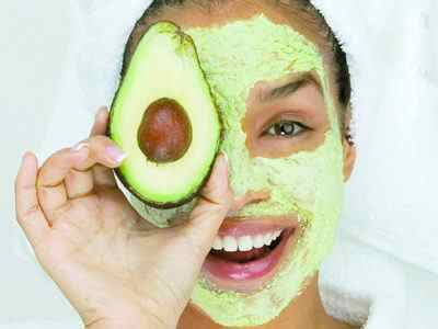 Правила приготування омолоджуючих масок з авокадо від зморшок на обличчі: рецепти для домашніх умов