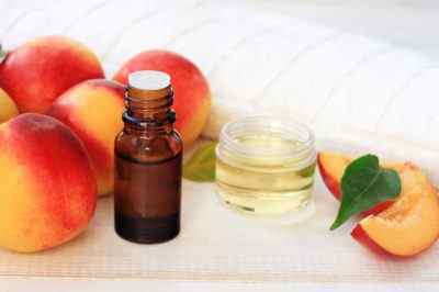 Правила застосування персикового масла від зморшок на обличчі: швидка допомога вянучої шкірі
