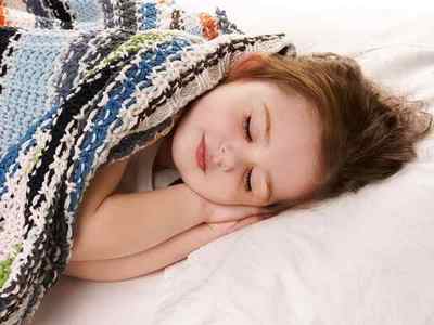 Причини чому дитина сильно потіє уві сні