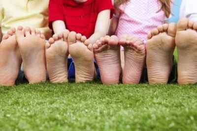 Причини появи і особливості лікування бородавок у дитини на стопах і пятах ніг
